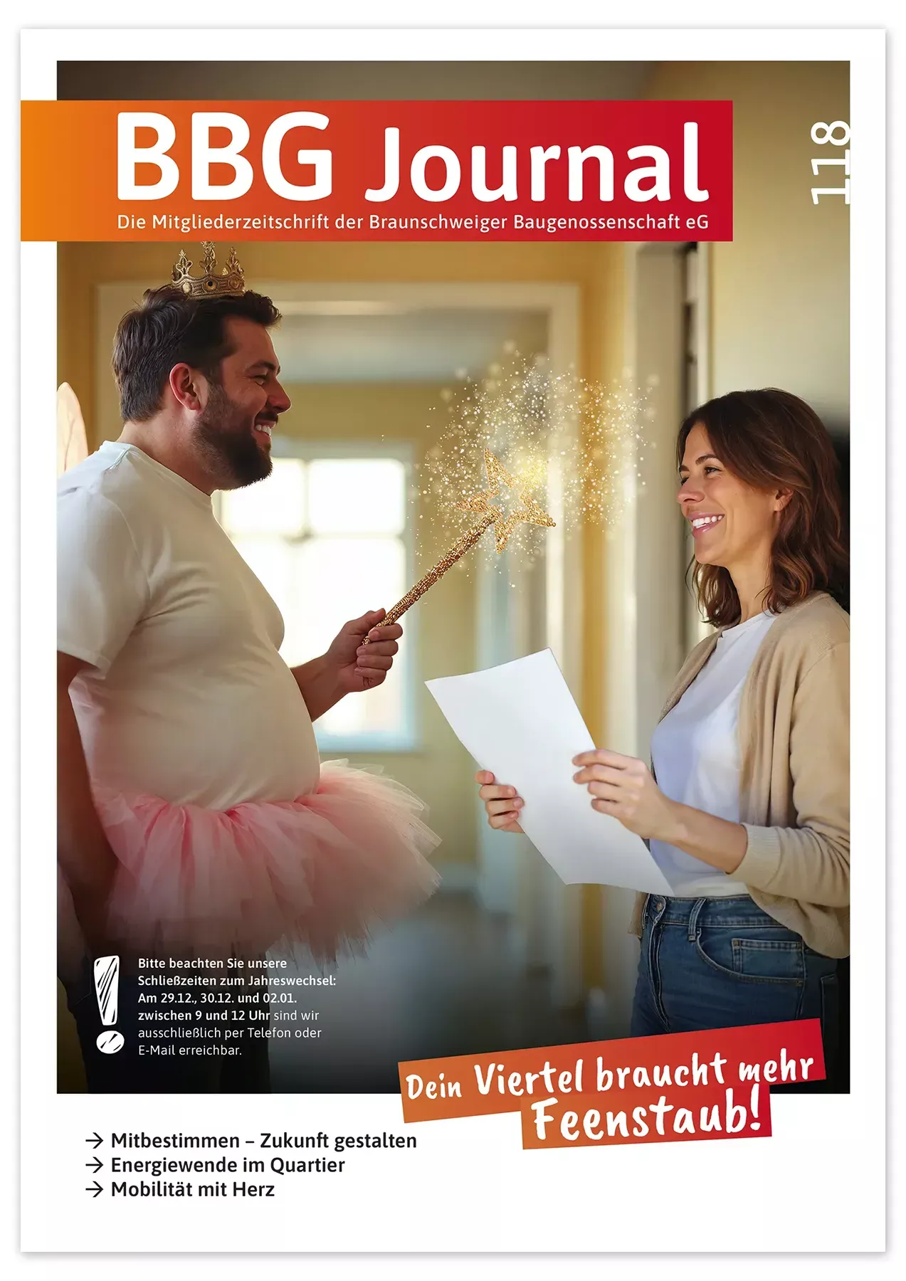 Ein lächelnder Mann in kurzem Rock und Diadem hält einen Stock, während eine lachende Frau Blätter in der Hand hält; beide sehen innerlich fröhlich und glücklich aus.