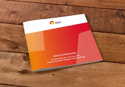 Es gibt ein Heft mit rotem und orangefarbenem Einband mit dem Titel