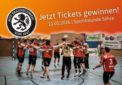 Die rotgekleideten Handballer feiern in einer Sporthalle, darüber gibt es Informationen zu Veranstaltungstickets für den MTV Braunschweig.
