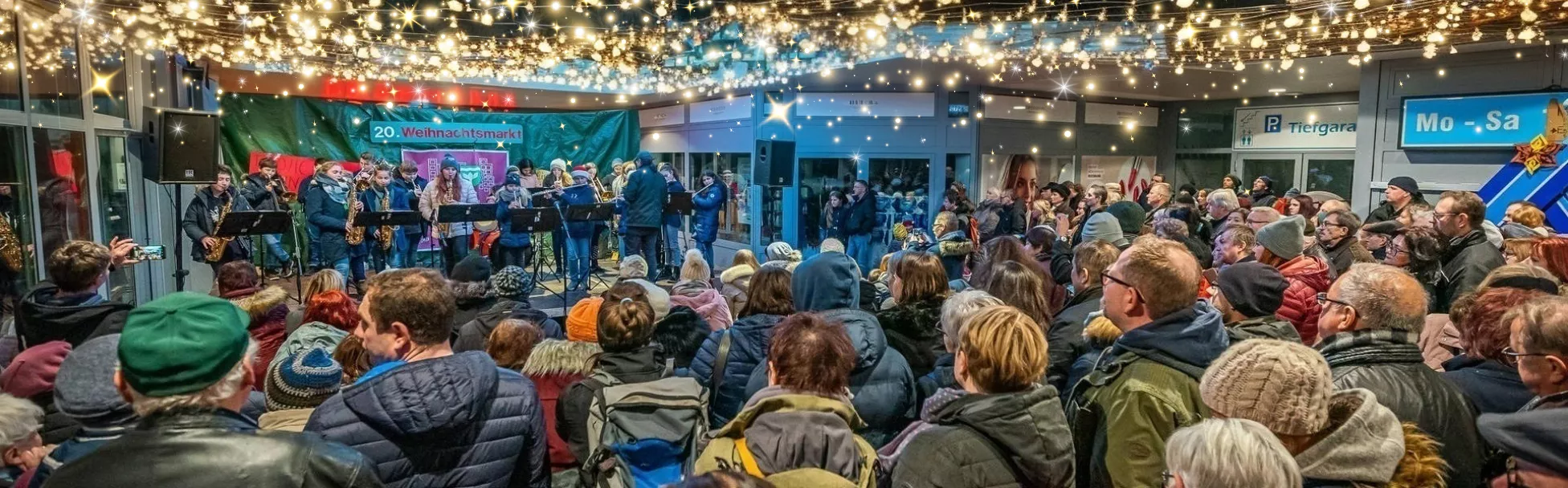 Feiern und genießen Sie mit uns den Advent in der Weststadt - gleich an drei kleinen Weihnachtsstationen.